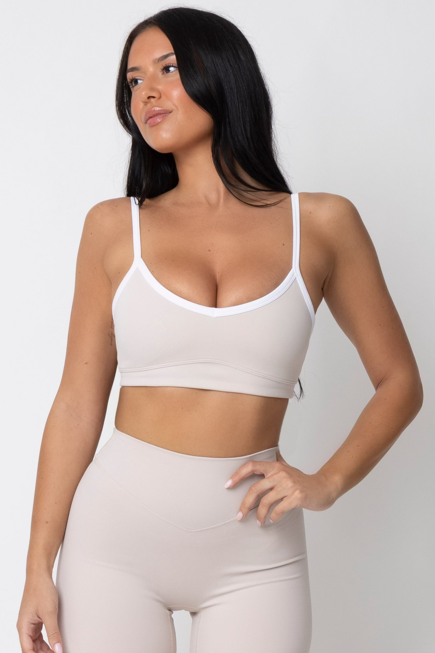SOFT FLOW - CONTRAST MINI V-BRA | COCONUT CREAM