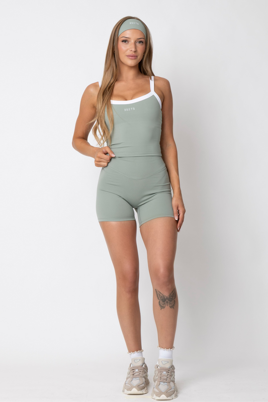 SOFT FLOW - SIGNATURE SHORTS MATCHA CLOUD