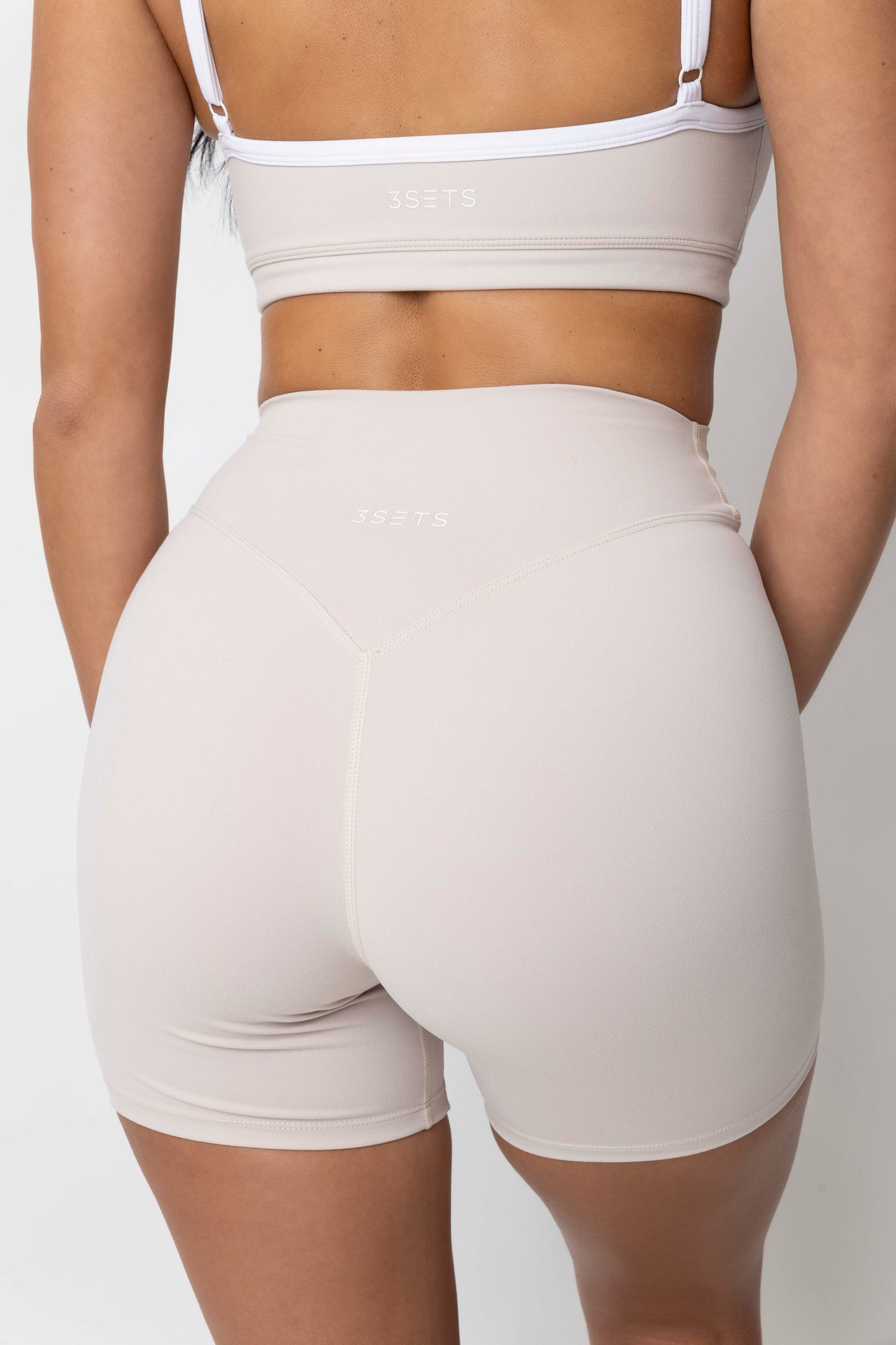 SOFT FLOW - SIGNATURE SHORTS COCONUT CREAM